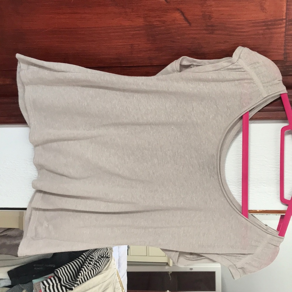 Tulip open back tan tee